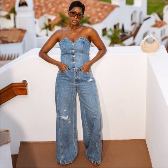 Women's High-Rise Distressed Wide Leg
Jeans - Jenee Naylor Medium Wash - Picture 4 of 5